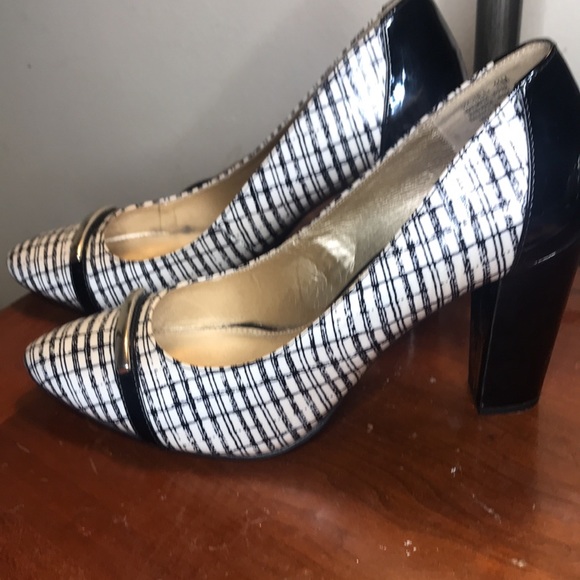 Black and white heels - Picture 4 of 8